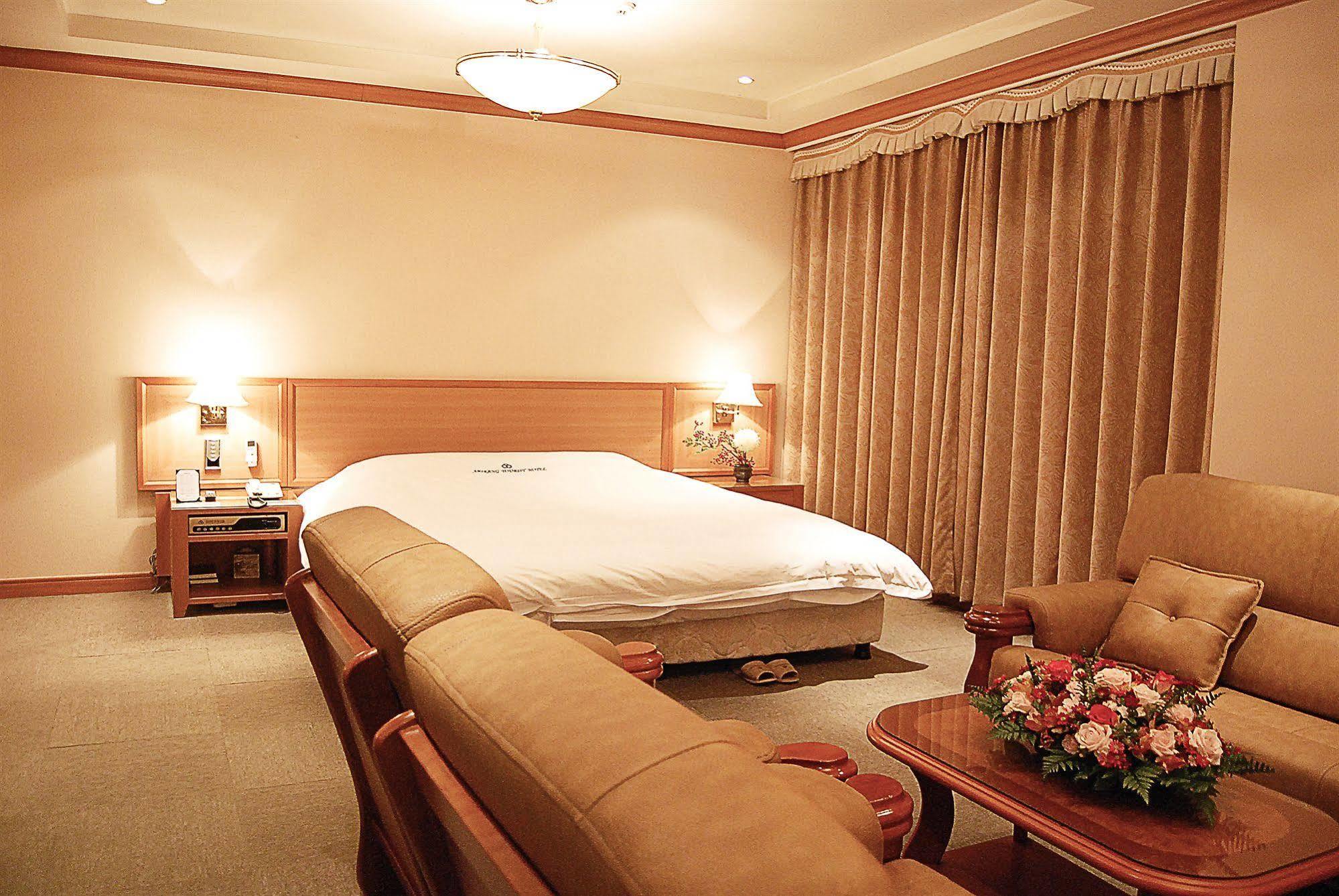 Arirang Tourist Hotel ČČchangwon Exteriér fotografie