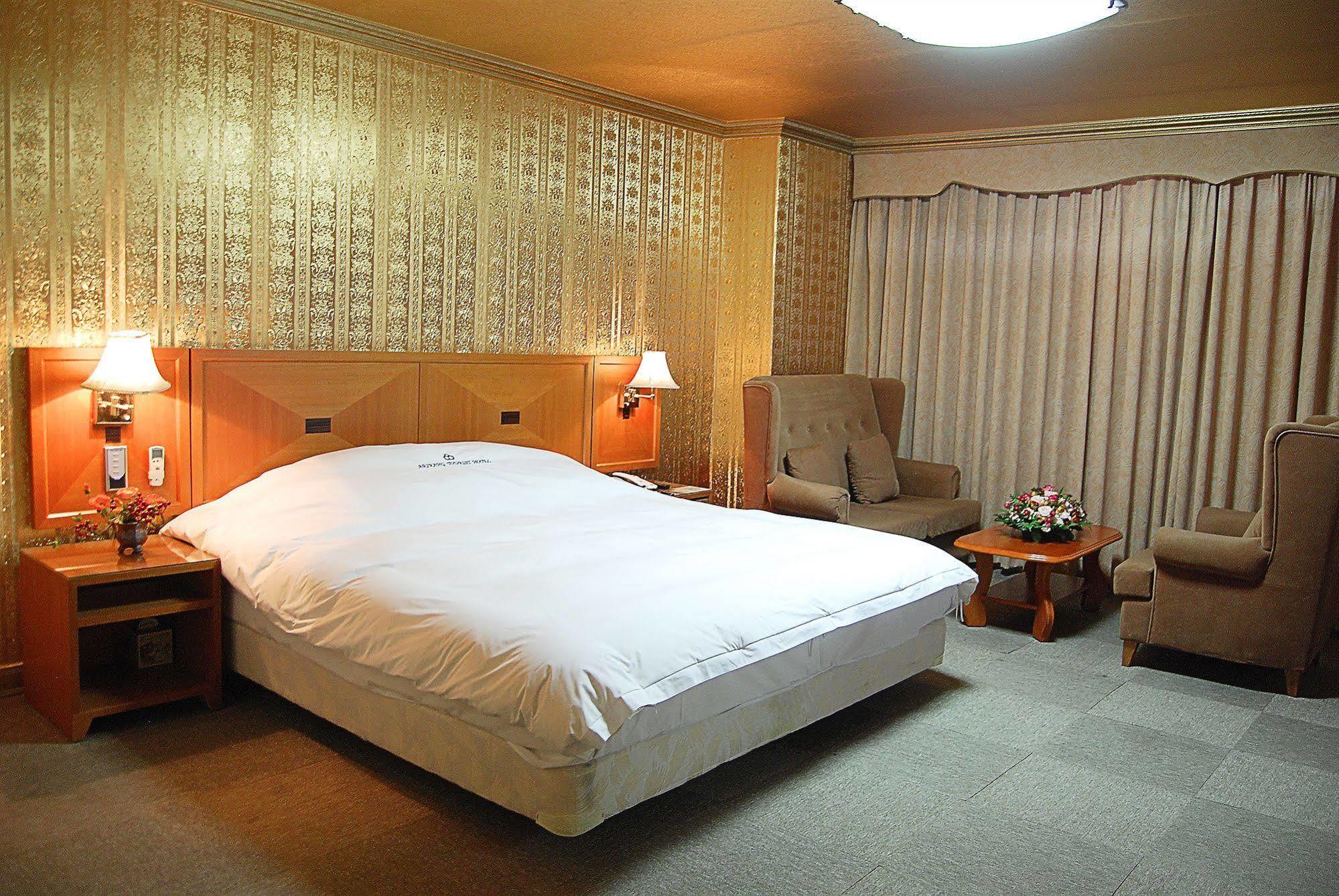 Arirang Tourist Hotel ČČchangwon Exteriér fotografie